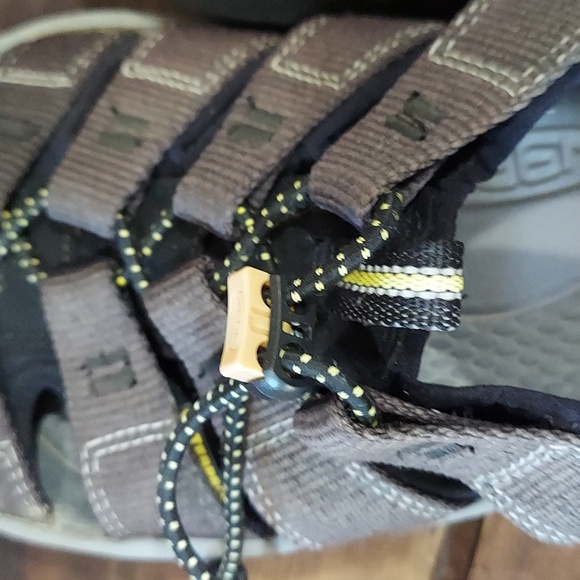 Keen Brown and Black Hiking Outdoor Sandals Men or Women - Picture 5 of 8